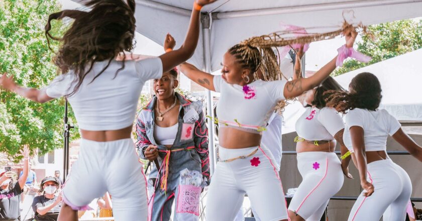 Alvo de preconceitos, funk muda vidas e movimenta economia