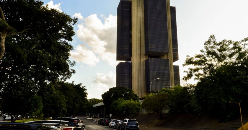 Divergências com Banco Central marcam 100 primeiros dias de governo