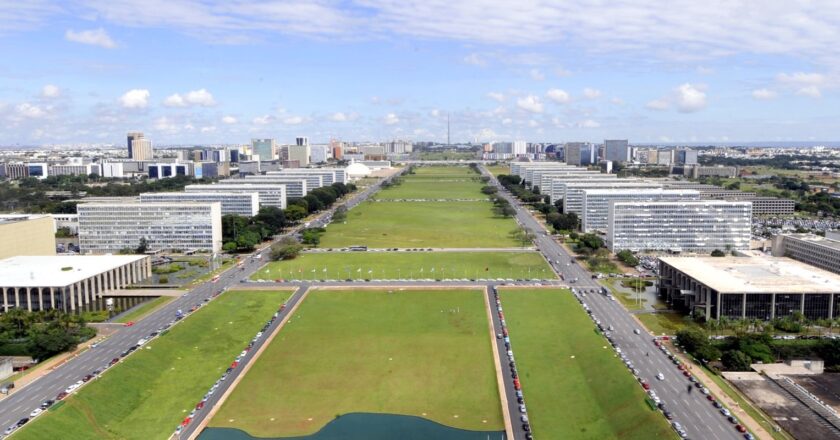 Consulta sobre uso do cartão corporativo é prorrogada até dia 3