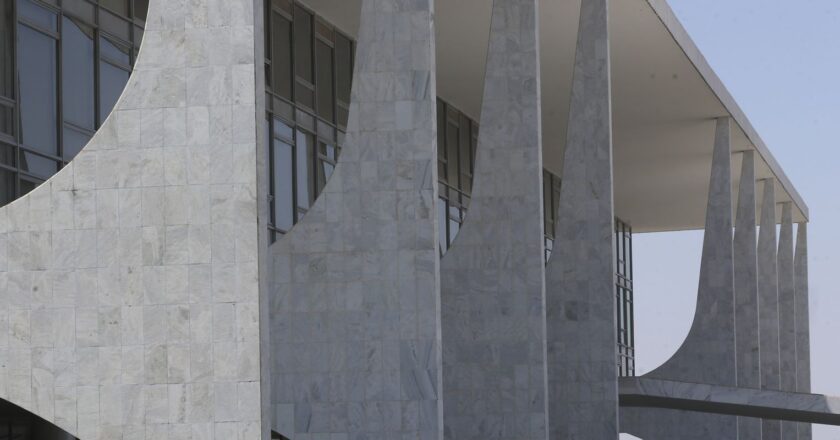 Governo exclui EBC, Correios, Serpro e outras estatais de privatização