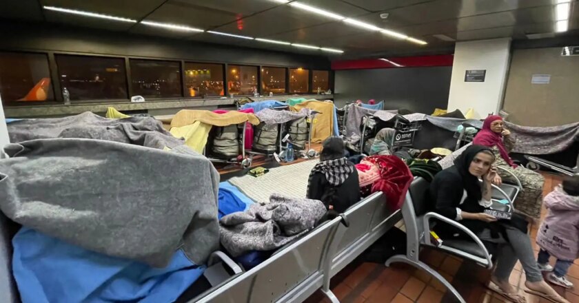 Mudança na regra de acolhimento a afegãos é vista com cautela