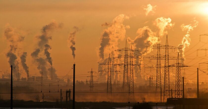 COP28 aprova acordo para afastar países dos combustíveis fósseis