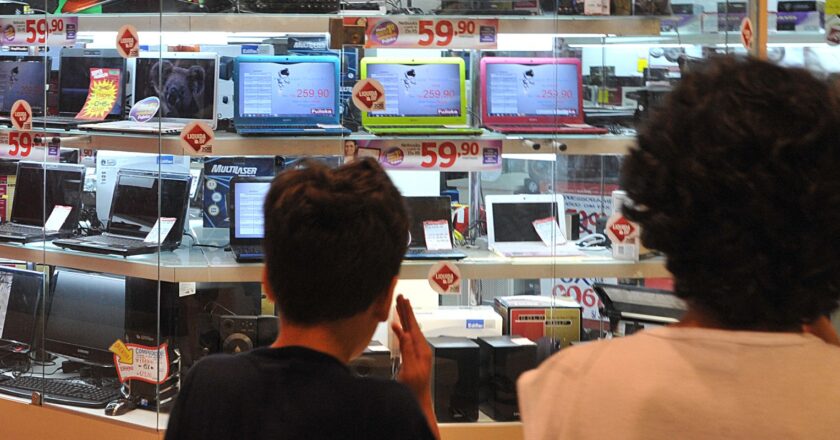 Millones de brasileños en apuros para llegar a fin de mes