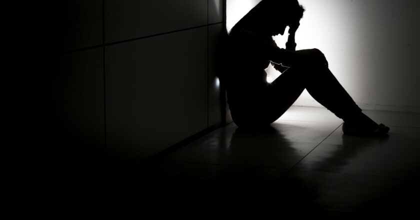 Mulheres, pessoas trans e desempregados têm saúde mental mais abalada