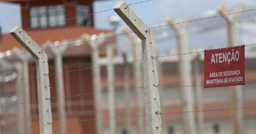 RJ transfere mais sete presos para presídio federal