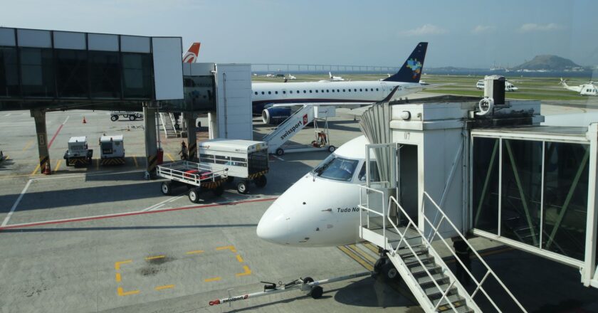 Balão atinge avião em abastecimento e quase provoca tragédia no Rio