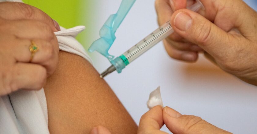 Brasil atingiu em 2021 menor cobertura vacinal em 20 anos