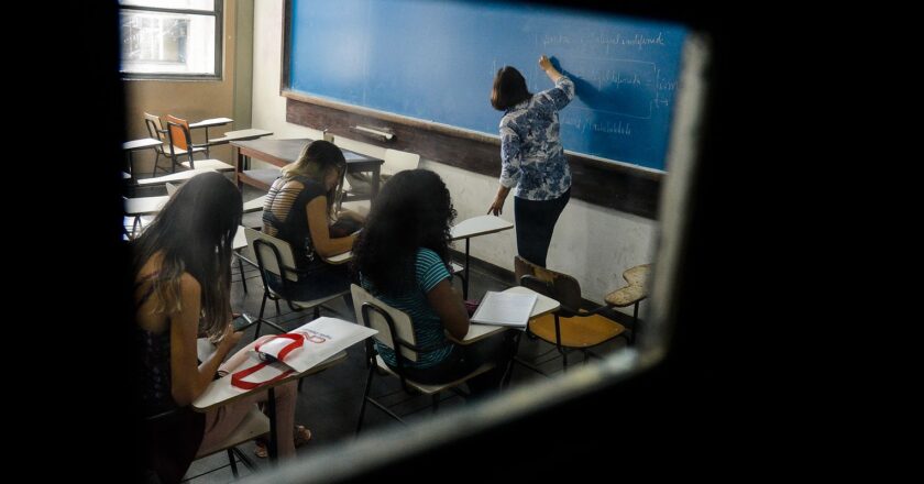 Baja analfabetismo en Brasil, pero acceso a educación es desigual