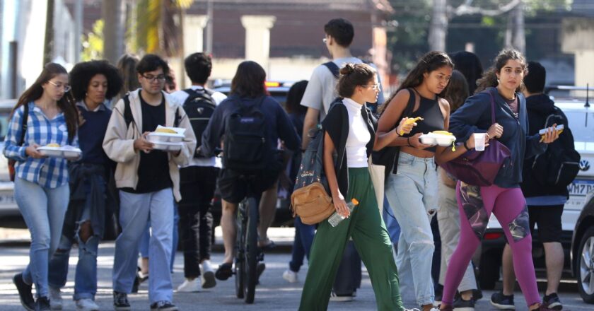 Com recorde de jovens no mundo, campanha quer ouvir o que eles pensam