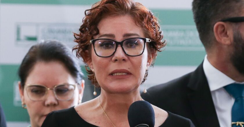 STF torna ré deputada Zambelli por perseguição com arma