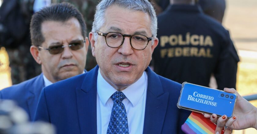 Padilha faz balanço de troca ministerial para ampliar base do governo