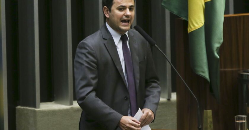 Deputado Glauber Braga foi multado em ação de homem que incitou golpe