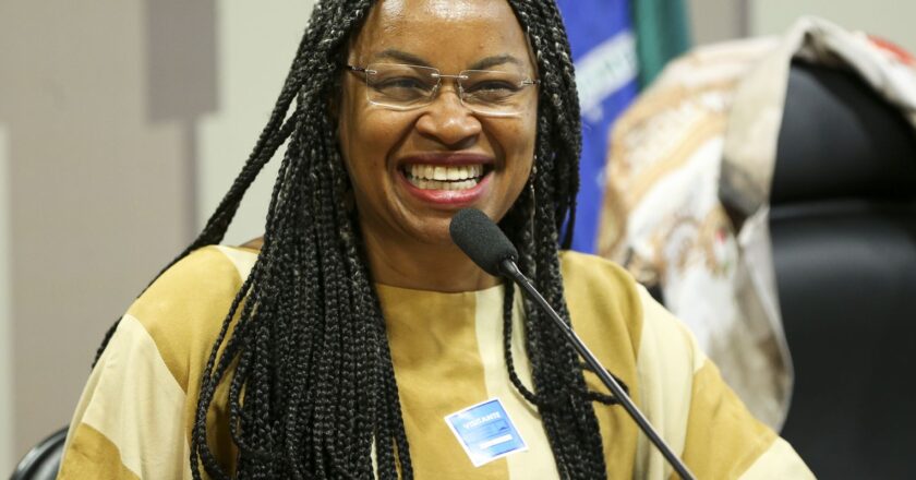 Deputada baiana lança livro Mulher preta na política