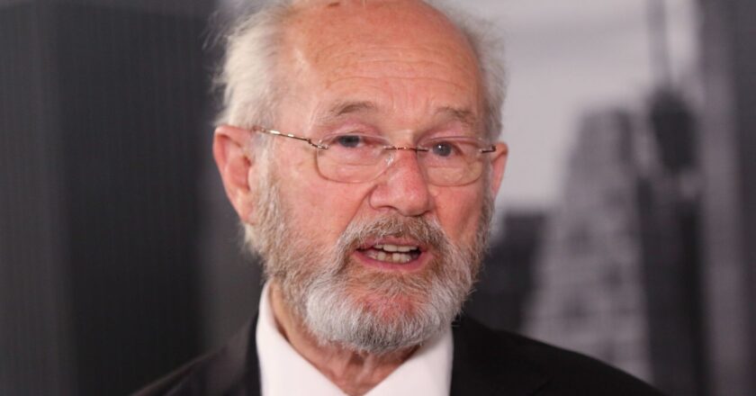 In Brazil, Assange’s father promotes doc on son’s fight for freedom