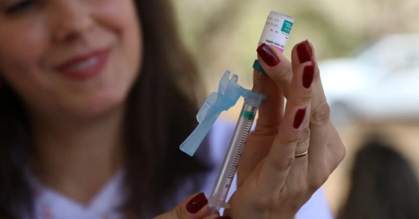 Vacinação brasileira é modelo para o mundo, mas enfrenta desafios