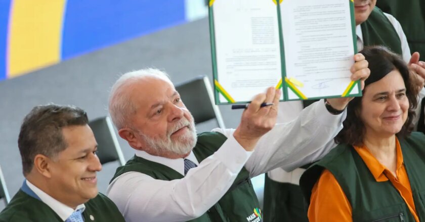 Lula sanciona lei do Mais Médicos