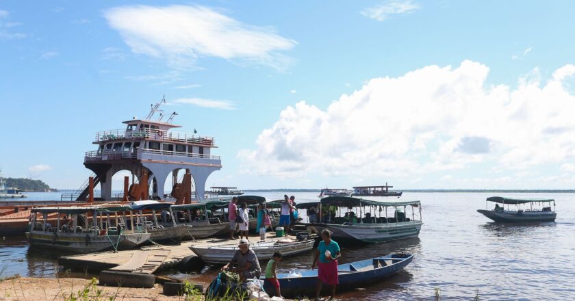 Manaus decreta emergência por causa da seca no Rio Negro