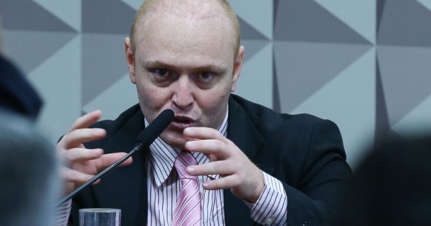 Após depoimento à CPMI, defesa vai pedir proteção a Delgatti