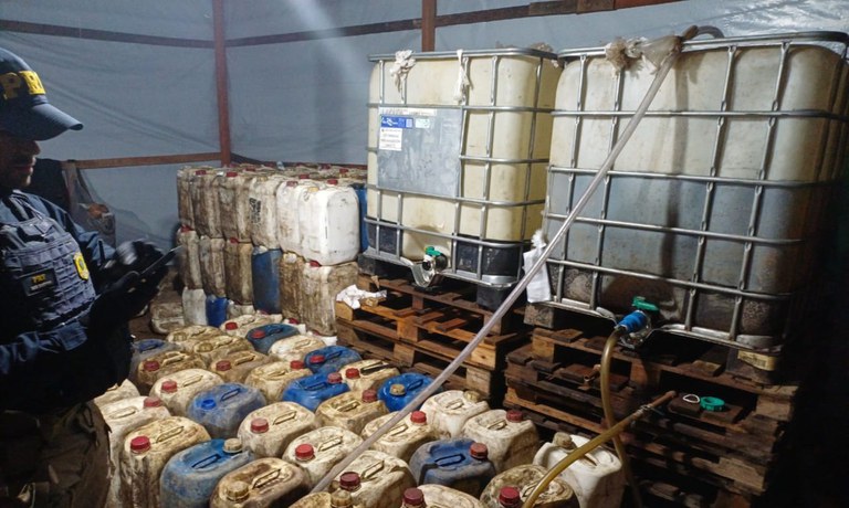 Operação apreende diesel e alimentos em ação contra garimpo em Roraima