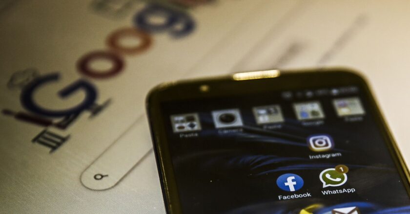 Google e Facebook devem retirar anúncios falsos sobre o Desenrola