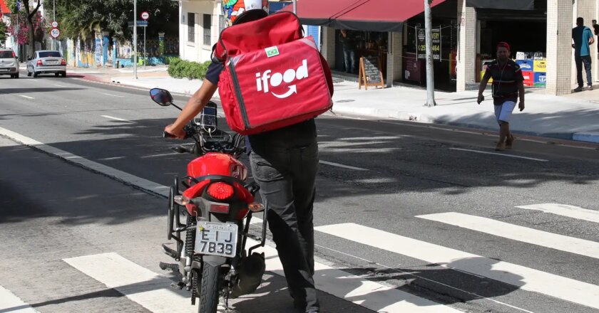 Reunião tripartite discute segurança de entregadores de aplicativo