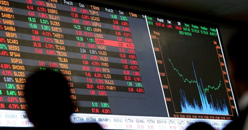 Fitch eleva nota de Brasil por resultados fiscales y macroeconómicos