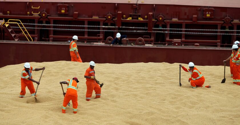 Balança comercial tem superávit recorde de US$ 8,776 bi em novembro