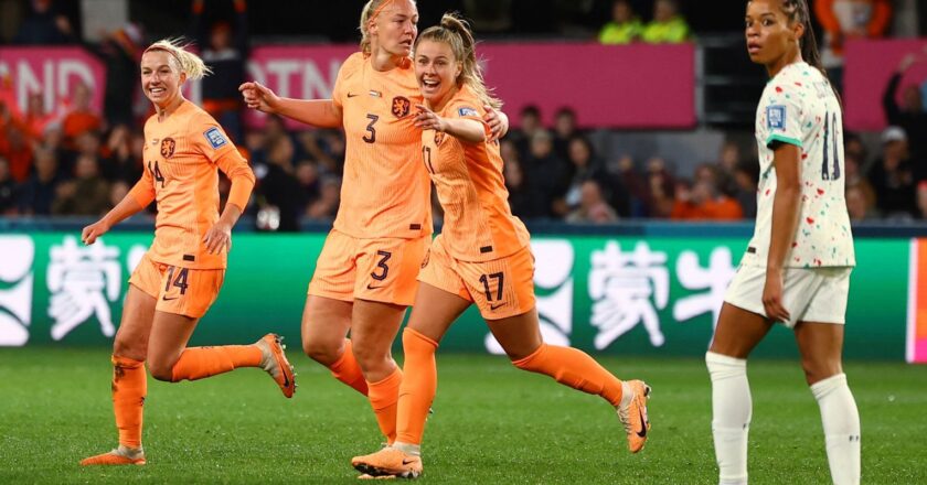 Atual vice-campeã, Holanda inicia Copa superando Portugal