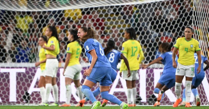 França vence Brasil e assume a ponta do grupo F do Mundial: 2 a 1