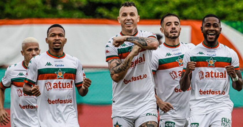 Marcelo Toscano brilha e Portuguesa avança para quartas da Série D