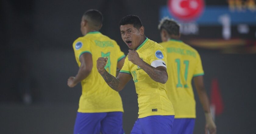 Brasil inicia Copa do Mundo de Beach Soccer com vitória sobre Omã