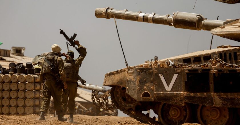 Forças israelenses concentram tanques e abrem fogo perto de Rafah