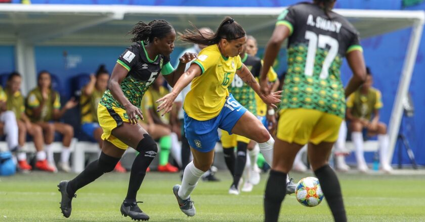 Brasil enfrenta Jamaica precisando de vitória para chegar às oitavas