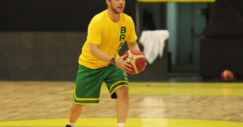 Gustavo De Conti deixa o comando da seleção masculina de basquete