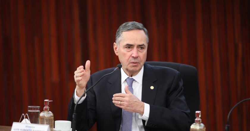 Não é hora de mexer no STF, diz Barroso após atos do Congresso