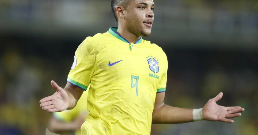 Barcelona anuncia contratação do jogador Vitor Roque