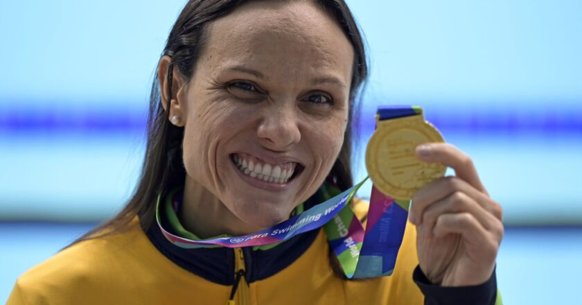 Mundial de natação: Carol Santiago e Cecília Araújo conquistam ouro