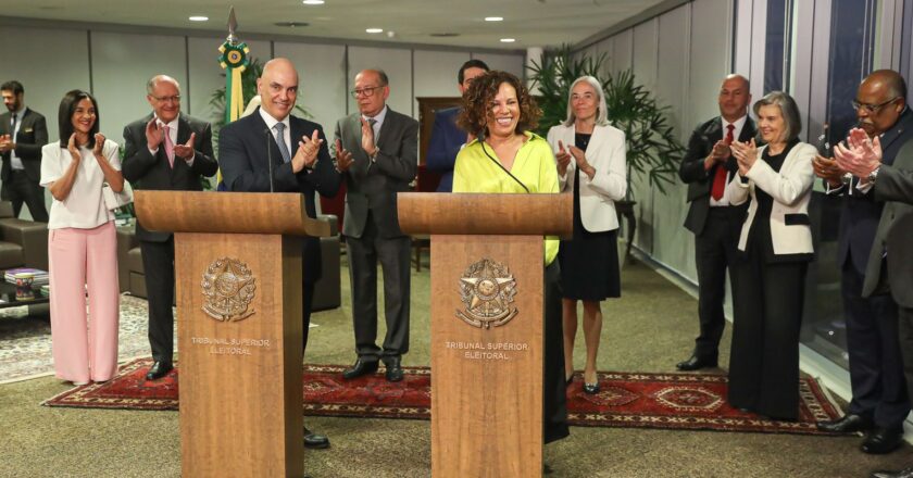 TSE empossa primeira ministra negra na história