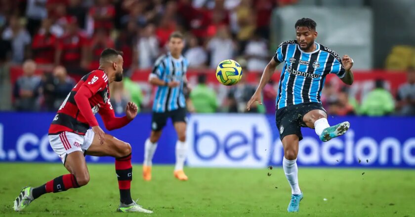 Flamengo recebe Grêmio no Maracanã mirando a ponta do Brasileiro