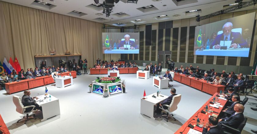 Brasil quer contribuir para paz justa e duradoura na Ucrânia, diz Lula