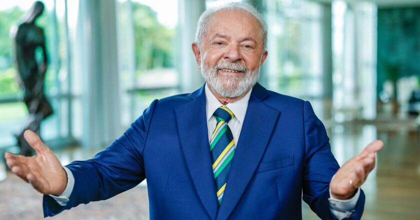 Em pronunciamento, Lula defende democracia e união do país