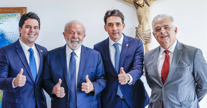 Lula dá posse a três ministros e cria ministério para pequena empresa
