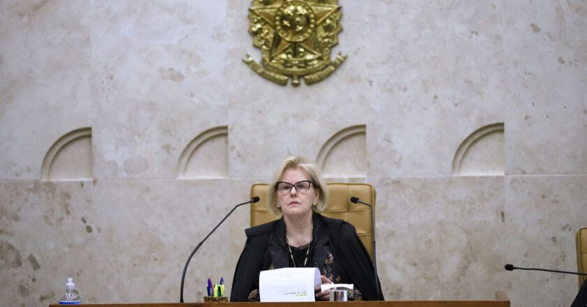 Rosa Weber defende atuação do STF durante julgamento de réus do 8/1