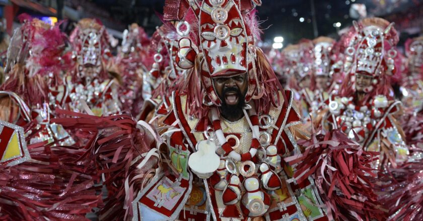 Mudanças nos desfiles das escolas de samba do Rio dividem opiniões
