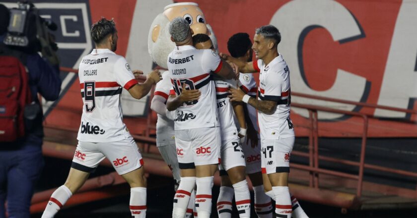 São Paulo derrota Criciúma para assumir 7ª posição do Brasileiro