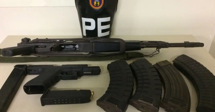Especialistas veem risco em Rio premiar policial por fuzil apreendido