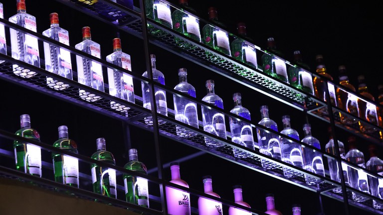 AGU notifica Meta para excluir conteúdos que vendem insumos usados na falsificação de bebidas