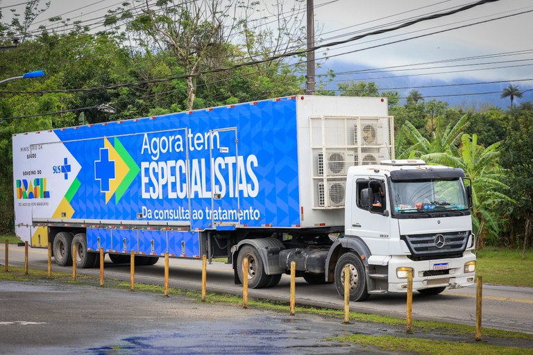 Agora Tem Especialistas: carretas levam exames de câncer para mulheres em todo o País