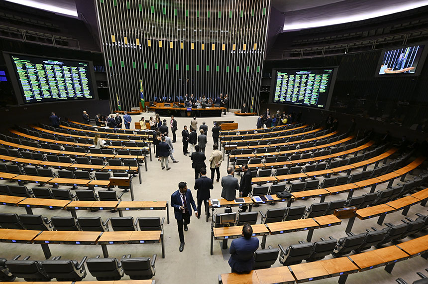 Aprovado crédito extra para turismo e nomeação de policiais do DF