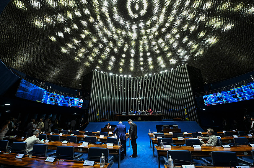 Aprovado tratado de extradição com os Emirados Árabes